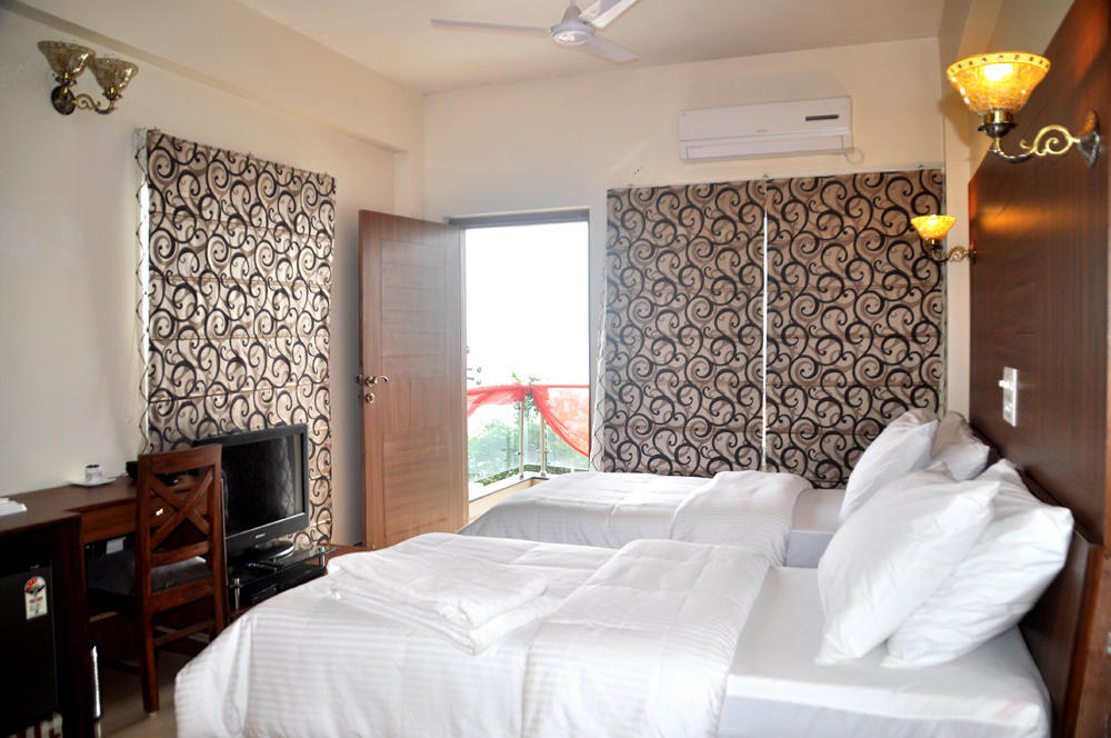 The Bhopal Grande Hotel Exterior photo